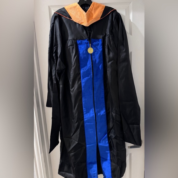 UTA Masters graduation gown with hood - Picture 1 of 3